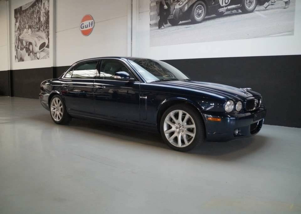 Image 1/50 of Jaguar XJ 8 4.2 (2008)