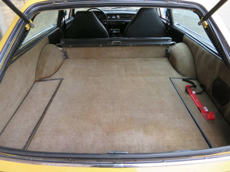 Image 12/18 of Volvo 1800 ES (1972)