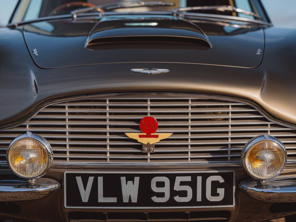Image 12/99 of Aston Martin DB 6 Volante (1968)