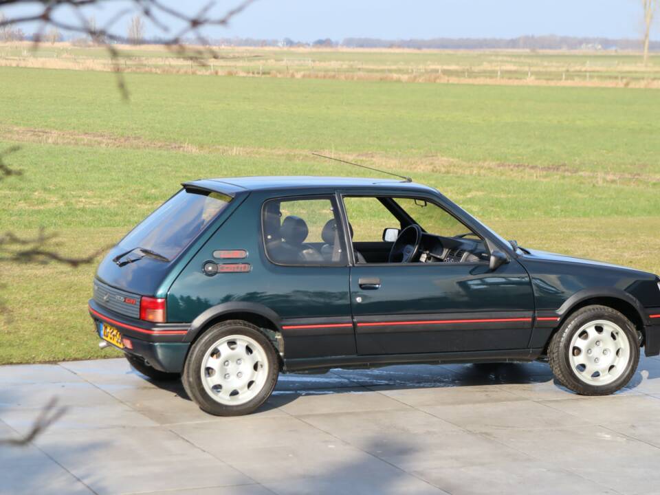 Bild 14/50 von Peugeot 205 GTi 1.9 (1991)