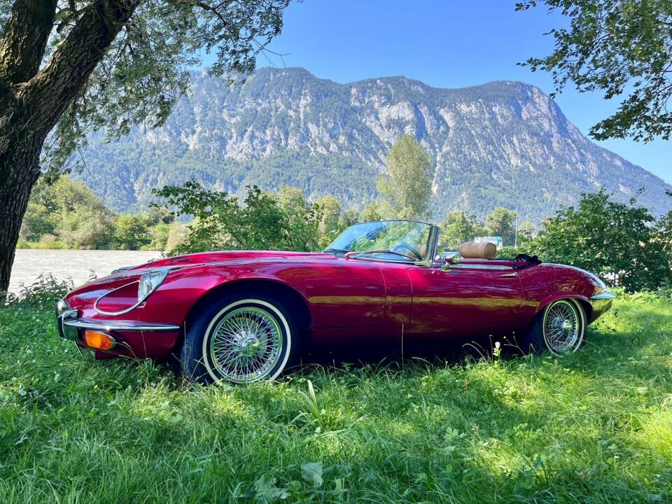 Image 7/18 of Jaguar E-Type V12 (1974)