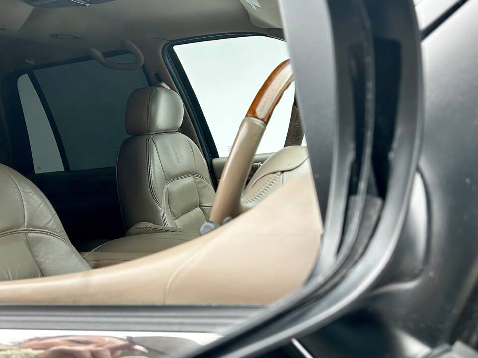 Bild 13/17 von Lincoln Navigator (1998)