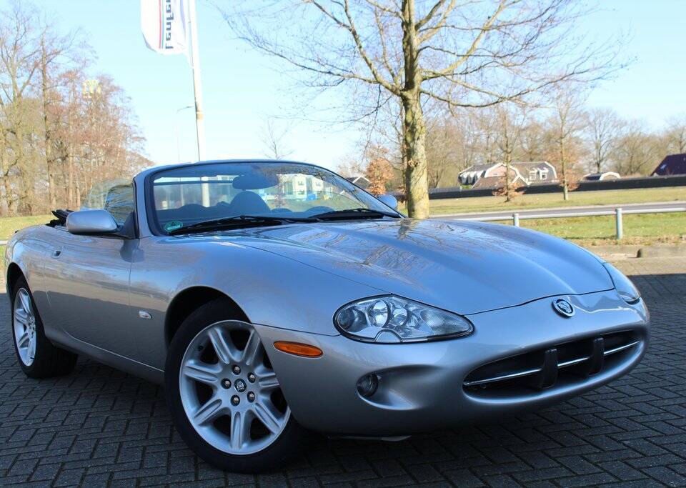 Image 1/8 of Jaguar XK8 4.0 (1999)