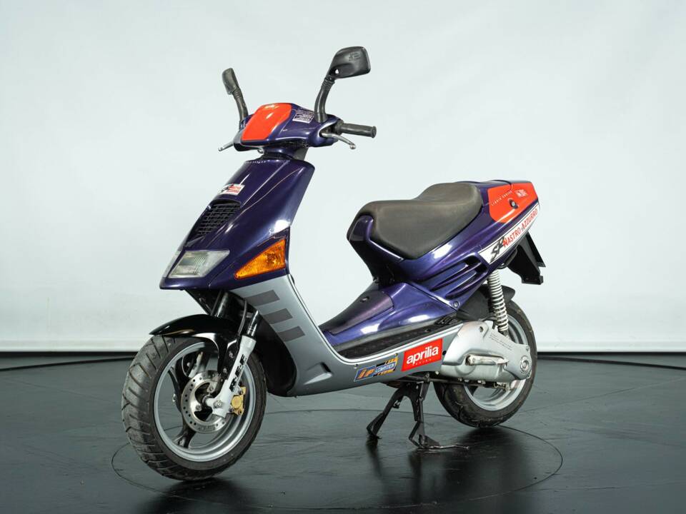 Image 2/21 de Aprilia SR 50 (1996)