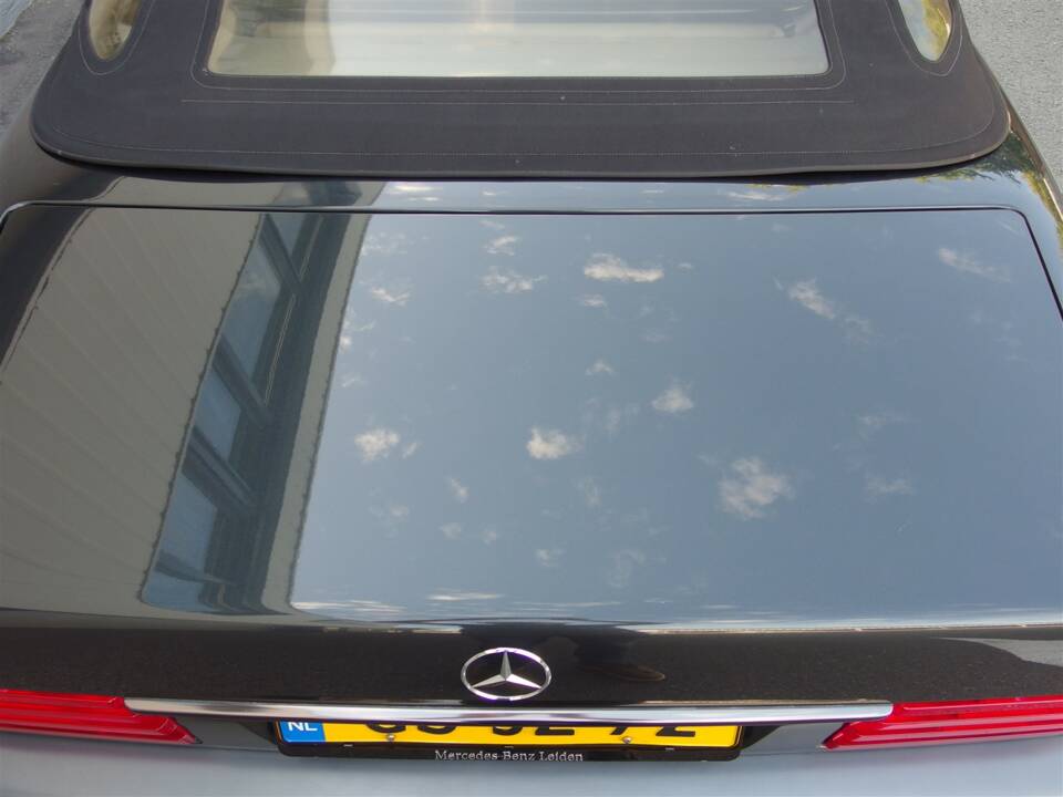 Image 23/96 of Mercedes-Benz 300 SL (1992)