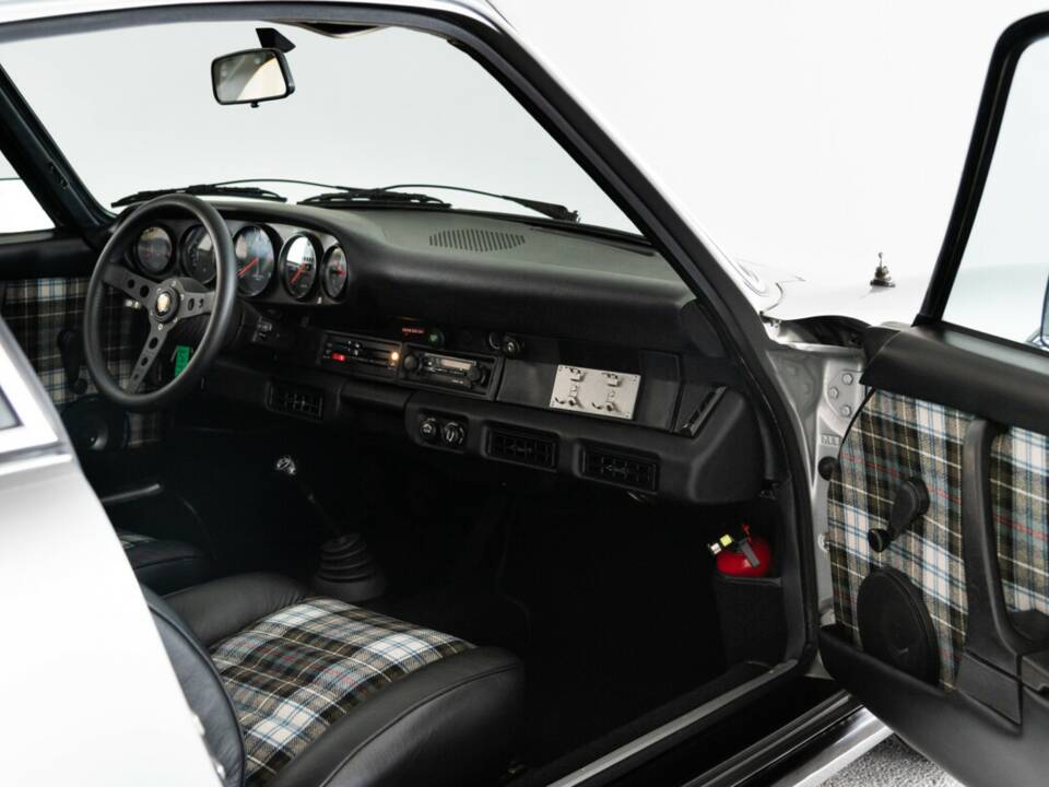 Image 37/50 de Porsche 911 Carrera 2.7 (US) (1974)