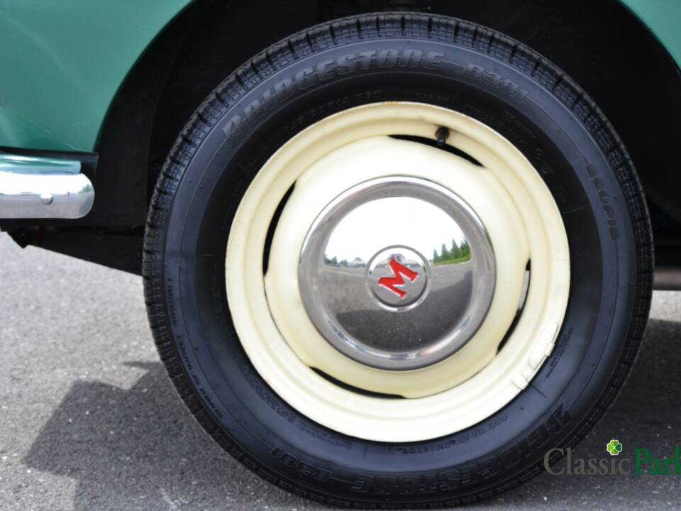 Image 40/50 of Morris Minor 1000 Traveller (1964)