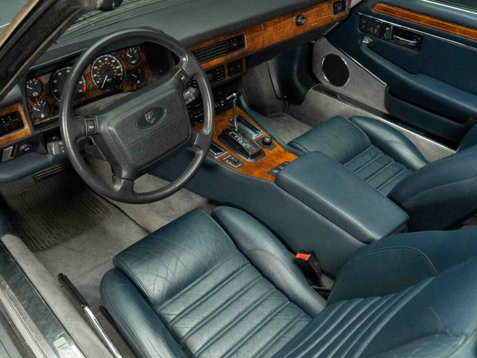 Image 2/8 of Jaguar XJS 5.3 V12 (1992)
