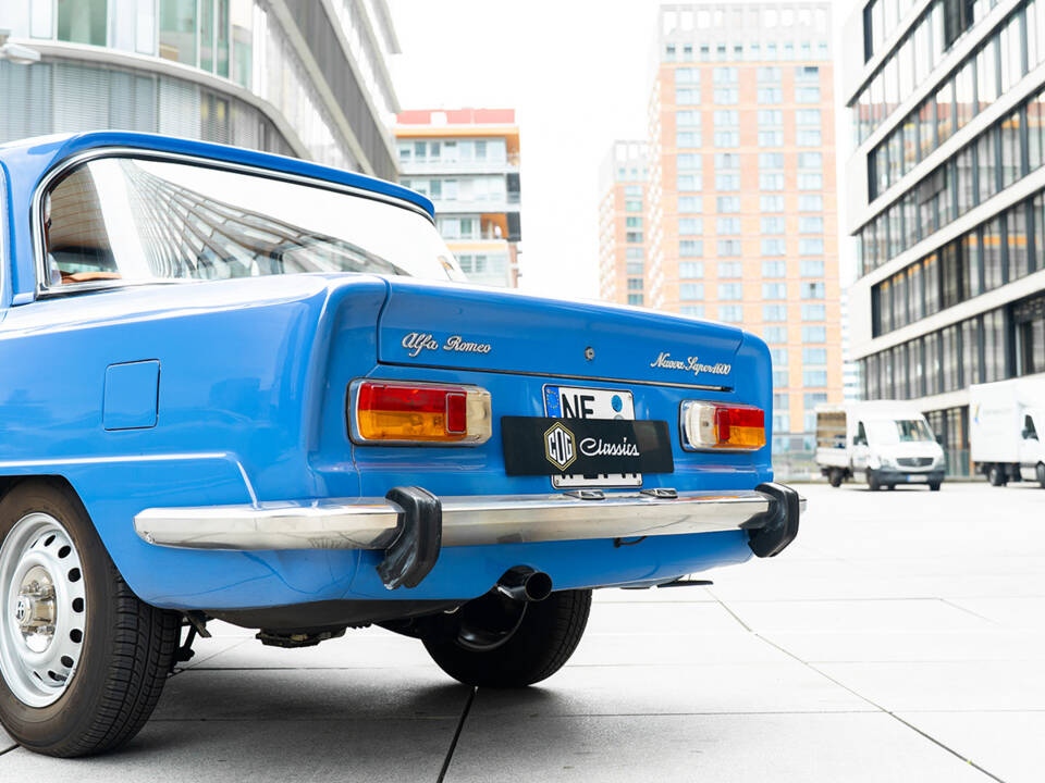 Bild 15/58 von Alfa Romeo Giulia Nuova Super 1600 (1977)