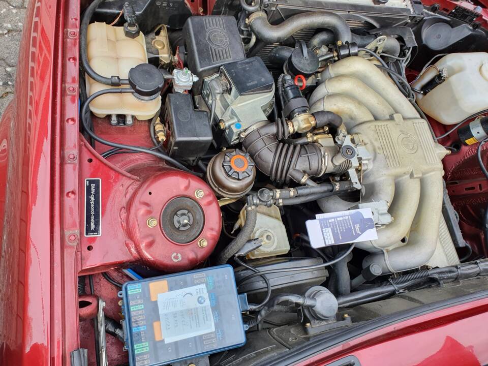 Bild 11/16 von BMW 320i (1991)