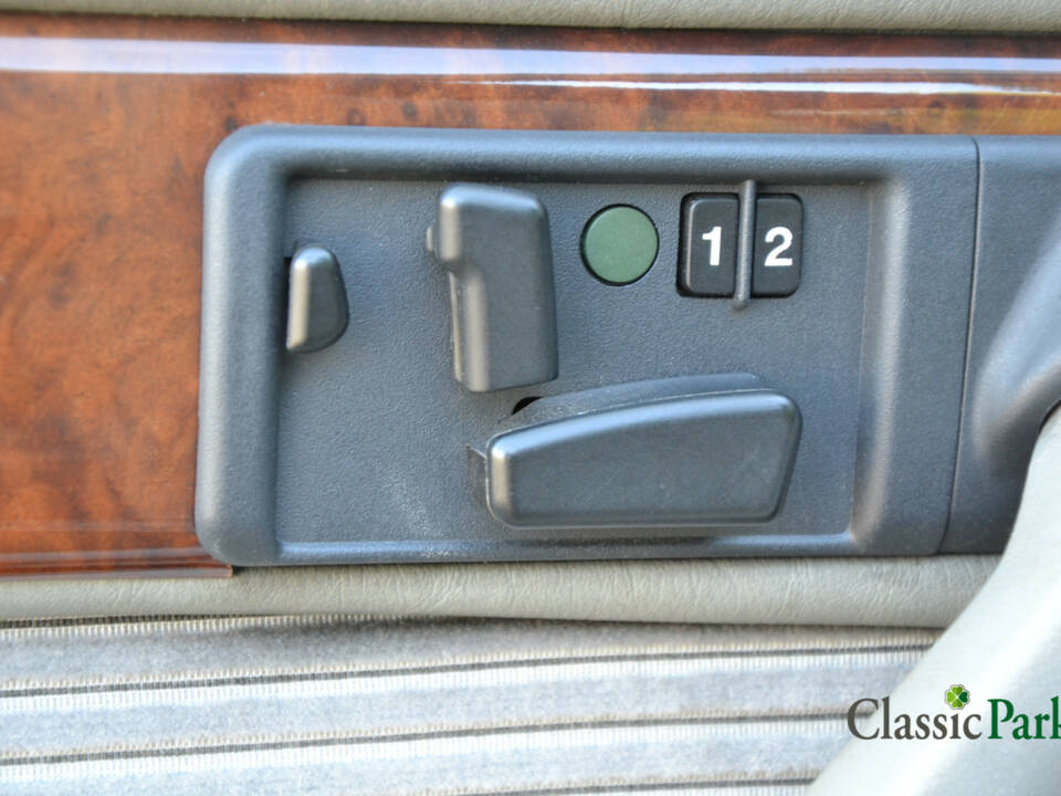 Image 17/50 of Mercedes-Benz 560 SEL (1988)