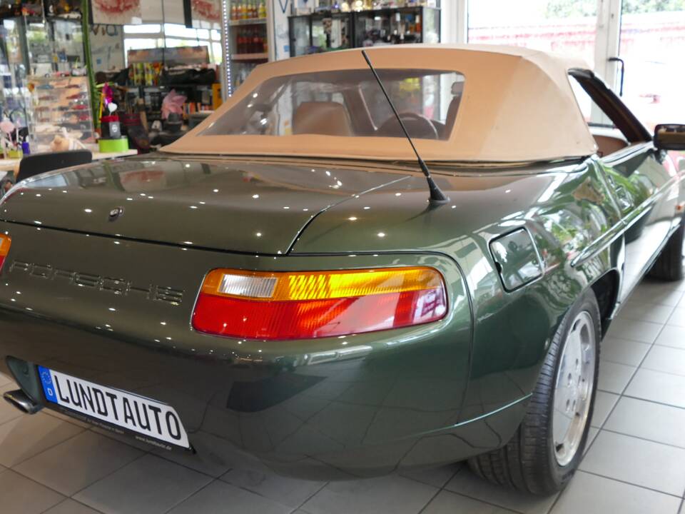 Image 8/19 of Porsche 928 S4 (1989)