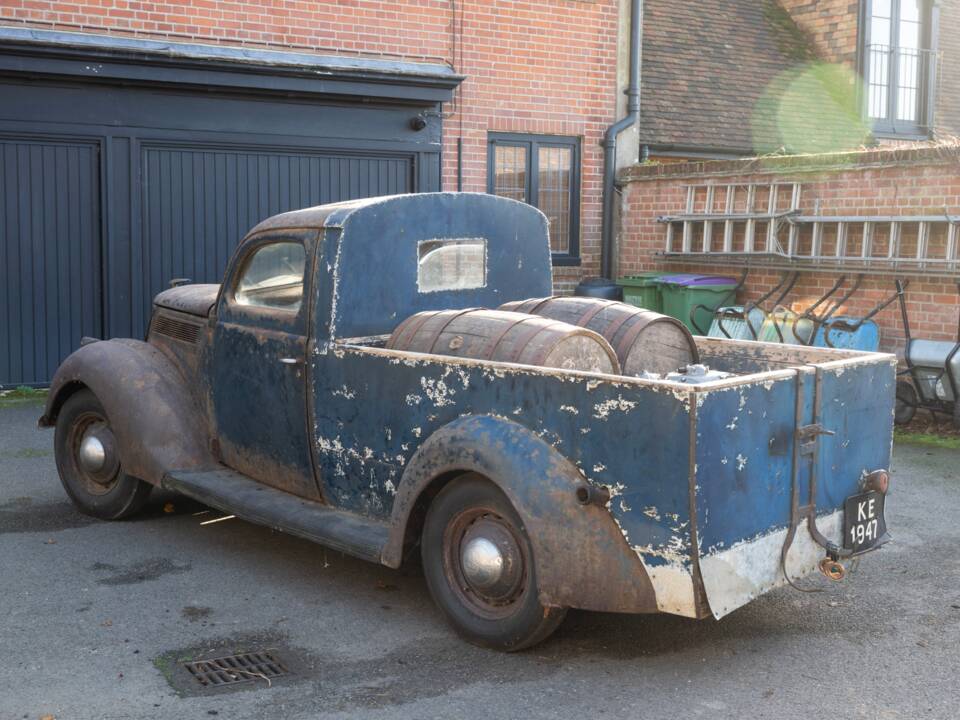 Image 4/134 of Ford V8 (1937)