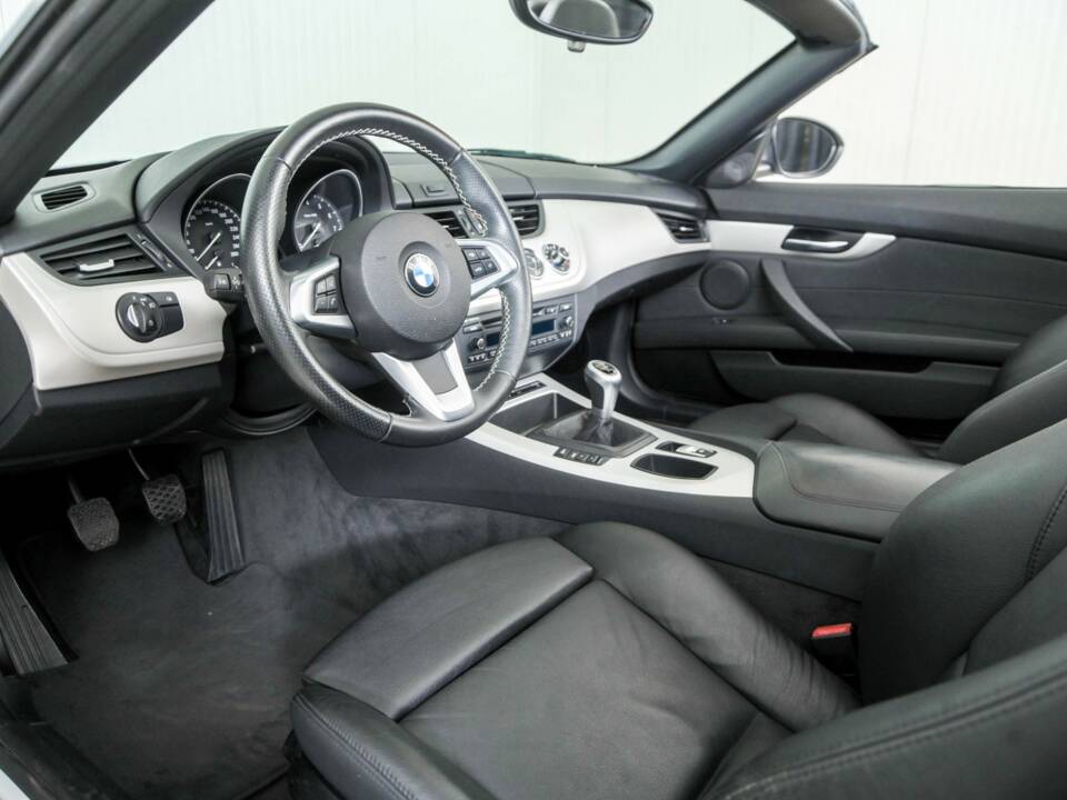 Image 11/50 of BMW Z4 sDrive23i (2010)