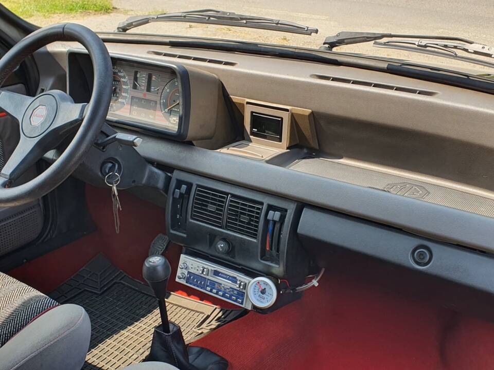 Image 17/34 de MG Metro Turbo (1984)