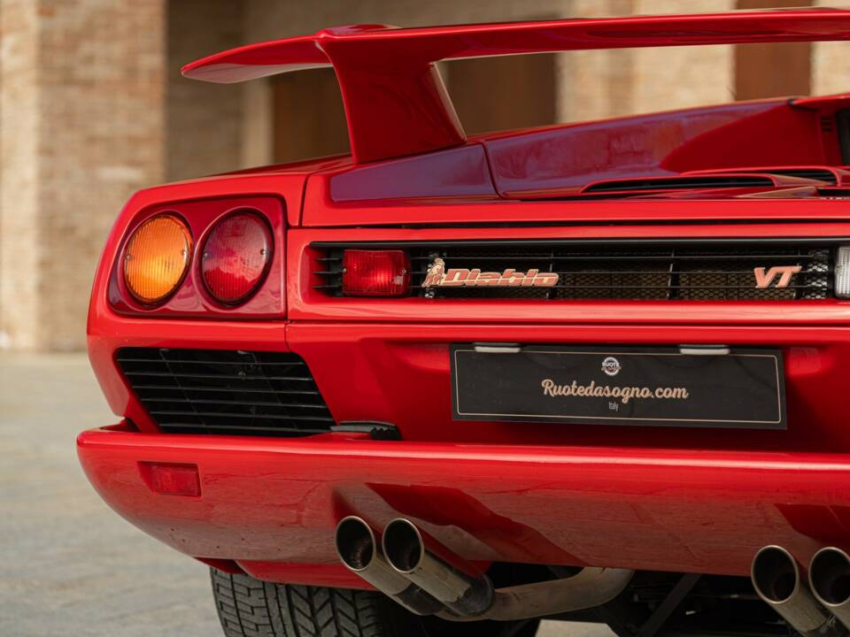 Image 36/50 of Lamborghini Diablo VT (1993)