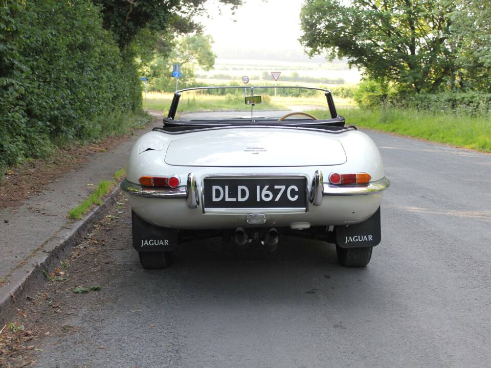 Image 5/18 of Jaguar E-Type 4.2 (1965)