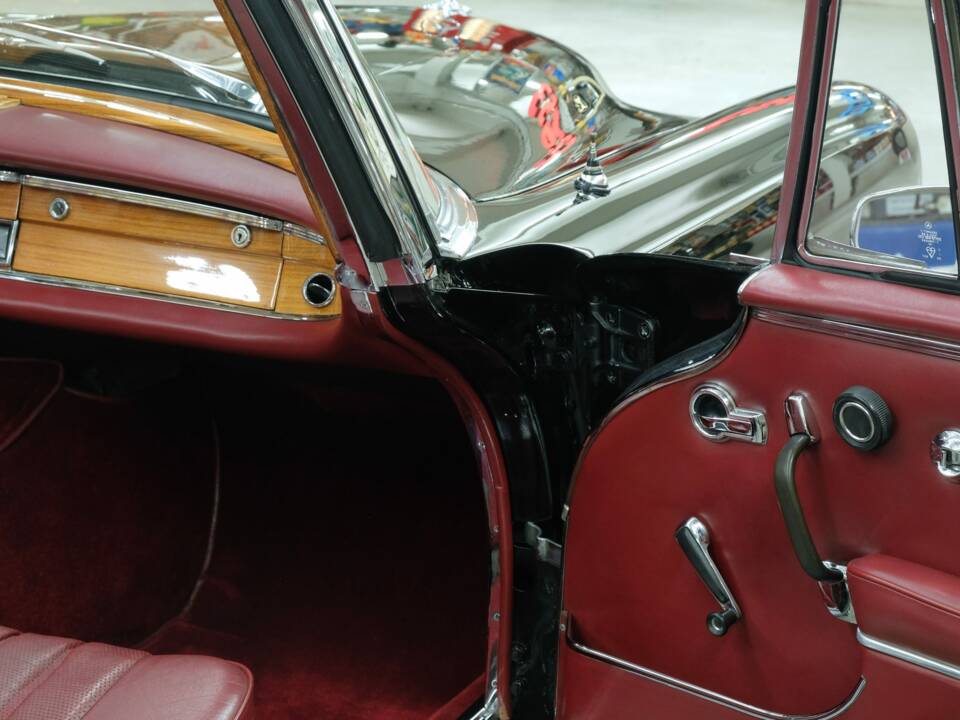 Image 45/50 of Mercedes-Benz 220 SE b (1963)