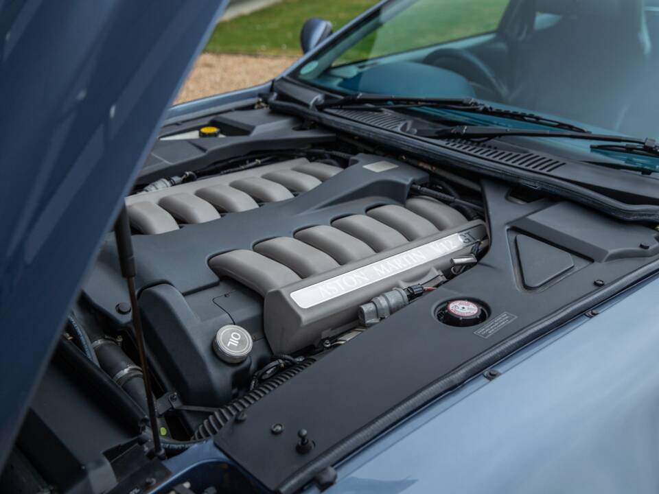Image 43/74 of Aston Martin DB 7 GT (2004)