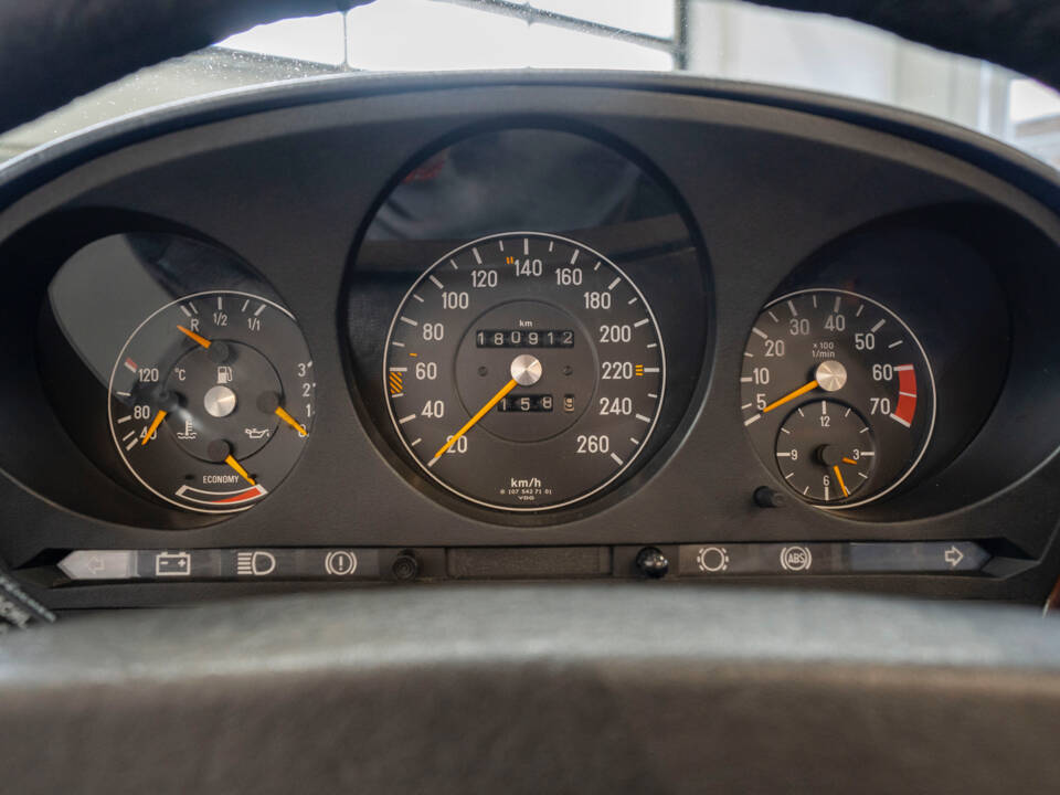 Immagine 24/33 di Mercedes-Benz 500 SL (1985)
