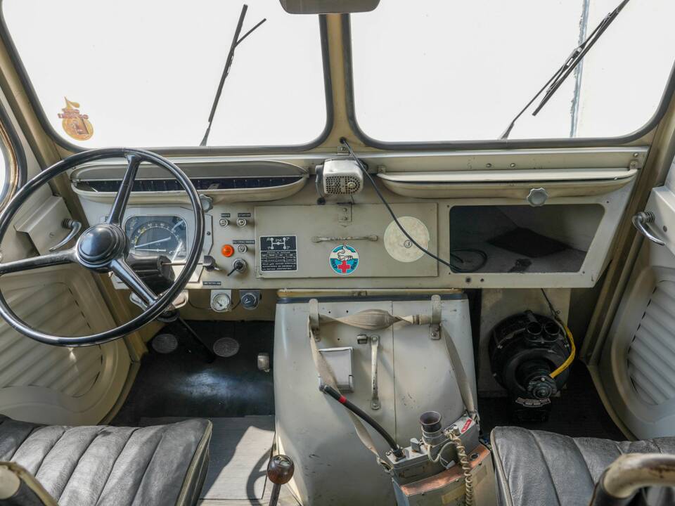 Bild 11/35 von Citroën HY (1963)
