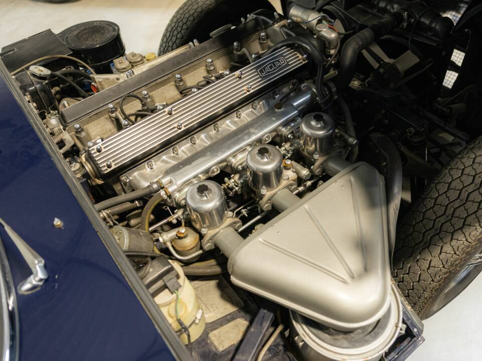 Image 45/50 de Jaguar E-Type (1969)