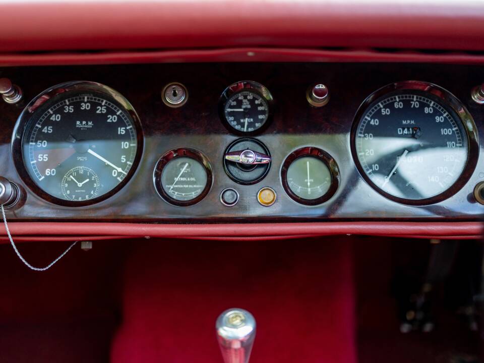 Image 9/50 of Jaguar XK 120 OTS (1950)