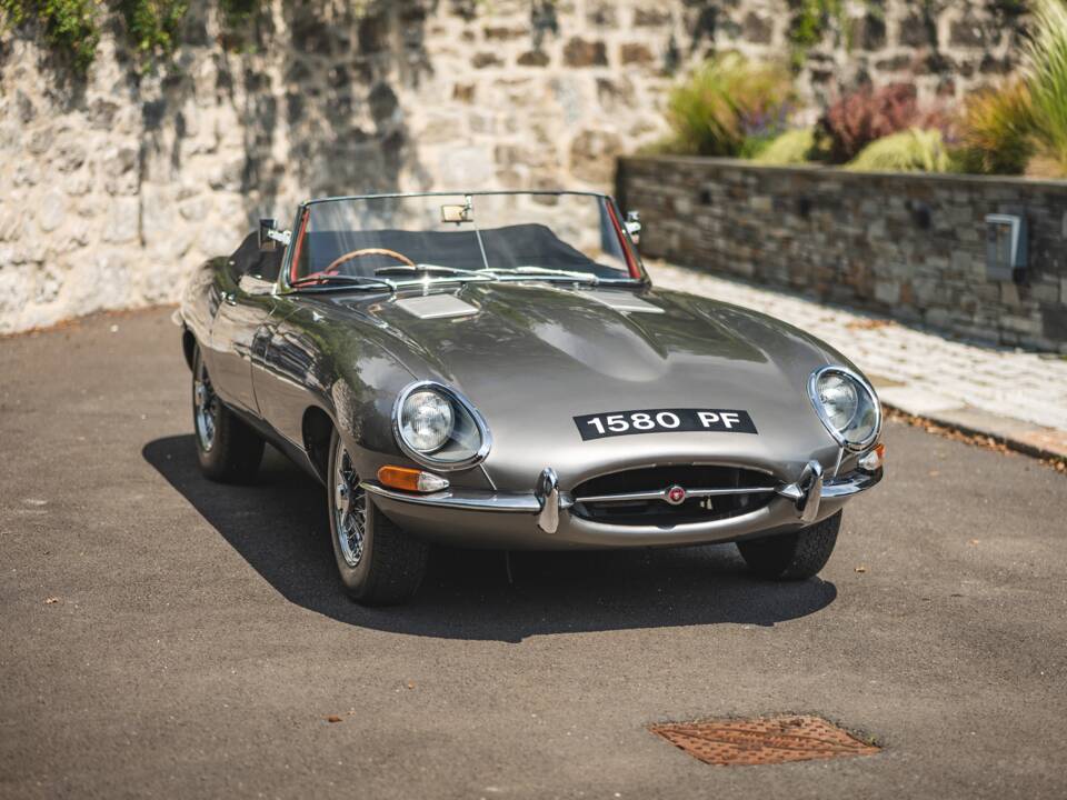 Image 13/50 of Jaguar Type E 3.8 (1963)