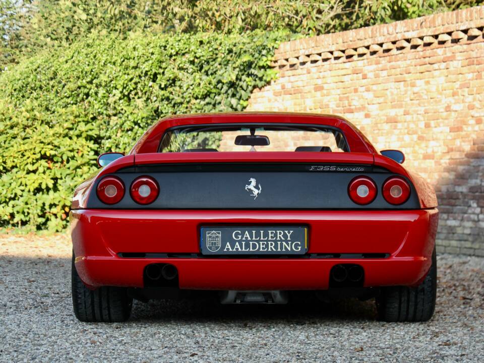 Immagine 6/50 di Ferrari F 355 Berlinetta (1996)