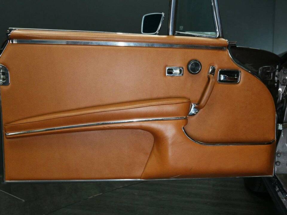 Image 10/30 of Mercedes-Benz 280 SE 3,5 (1970)