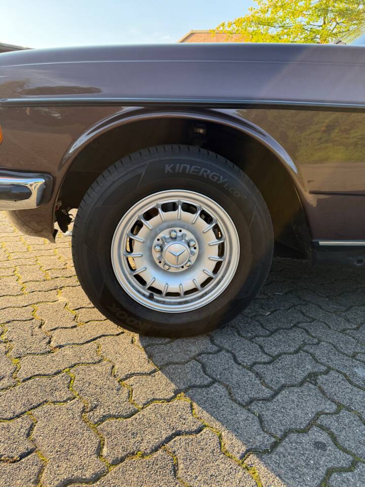 Image 9/31 of Mercedes-Benz 230 CE (1984)