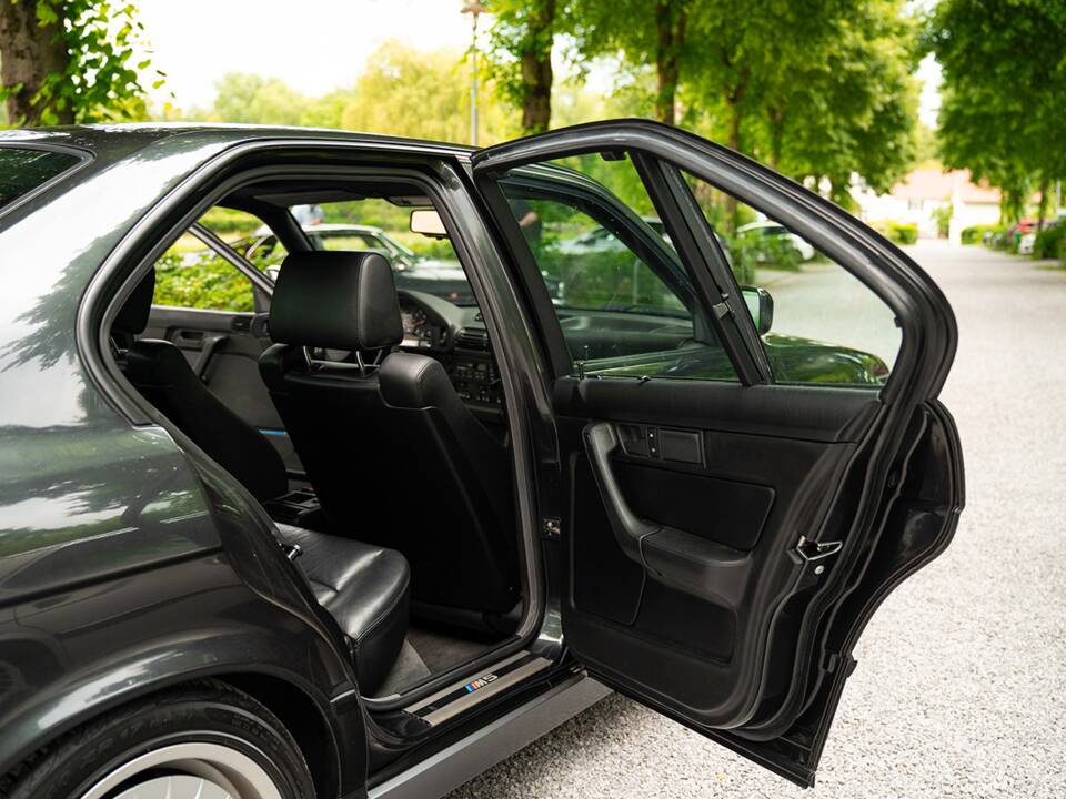 Bild 26/45 von BMW M5 (1992)