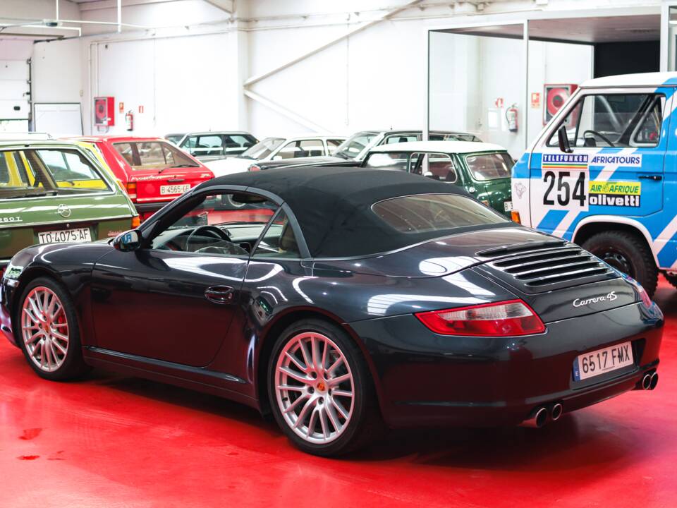 Image 28/48 of Porsche 911 Carrera 4S (2007)
