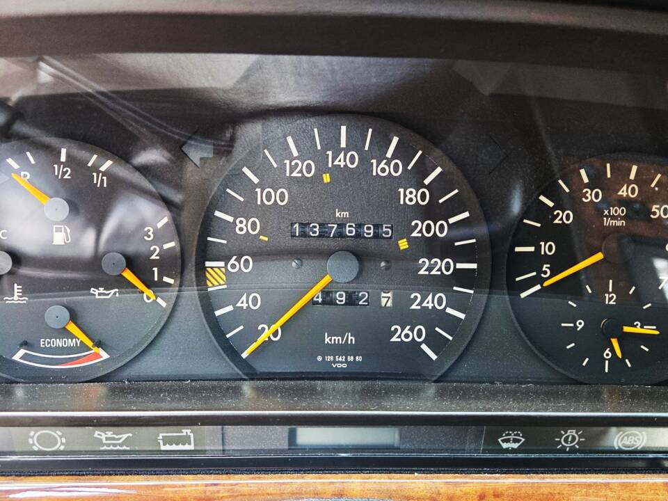 Afbeelding 4/31 van Mercedes-Benz 560 SEC (1991)