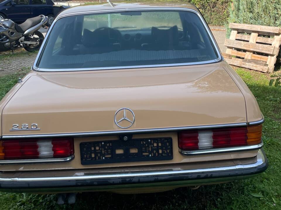 Bild 3/52 von Mercedes-Benz 280 (1976)