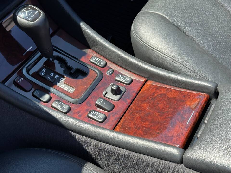 Immagine 18/19 di Mercedes-Benz CLK 230 Kompressor (1999)