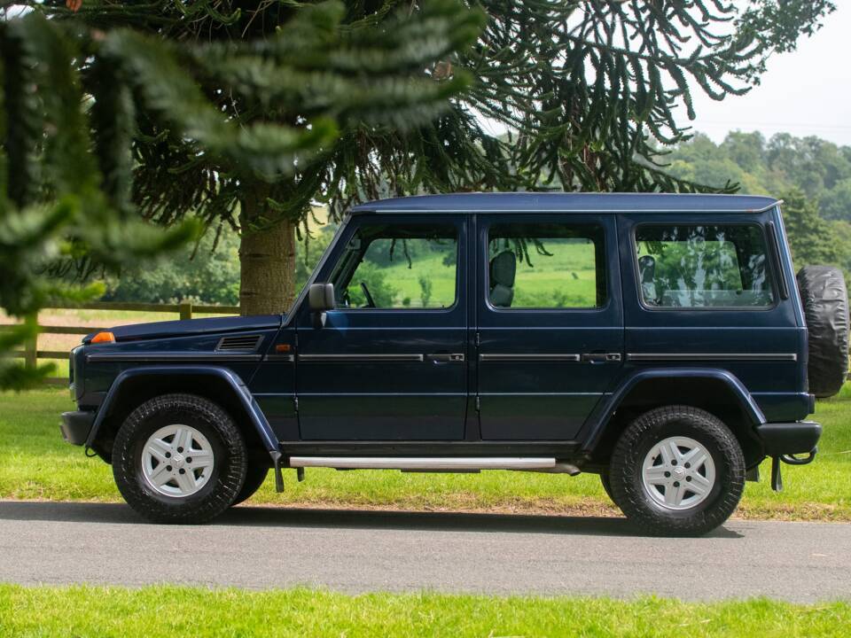 Bild 23/39 von Mercedes-Benz 300 GE (lang) (1995)
