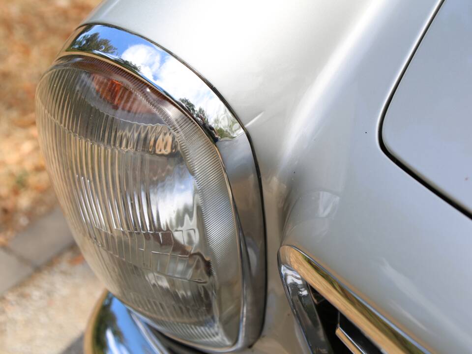 Image 29/37 of Mercedes-Benz 280 SL (1969)