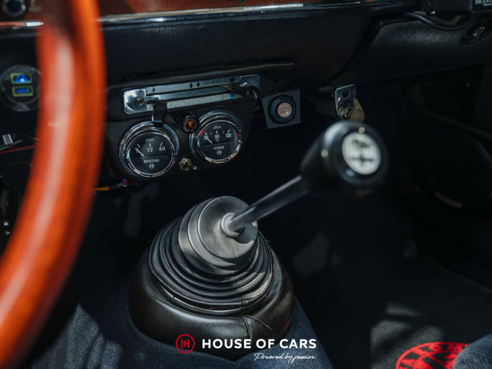 Immagine 21/25 di Alfa Romeo Giulia 1600 GT Junior (1974)