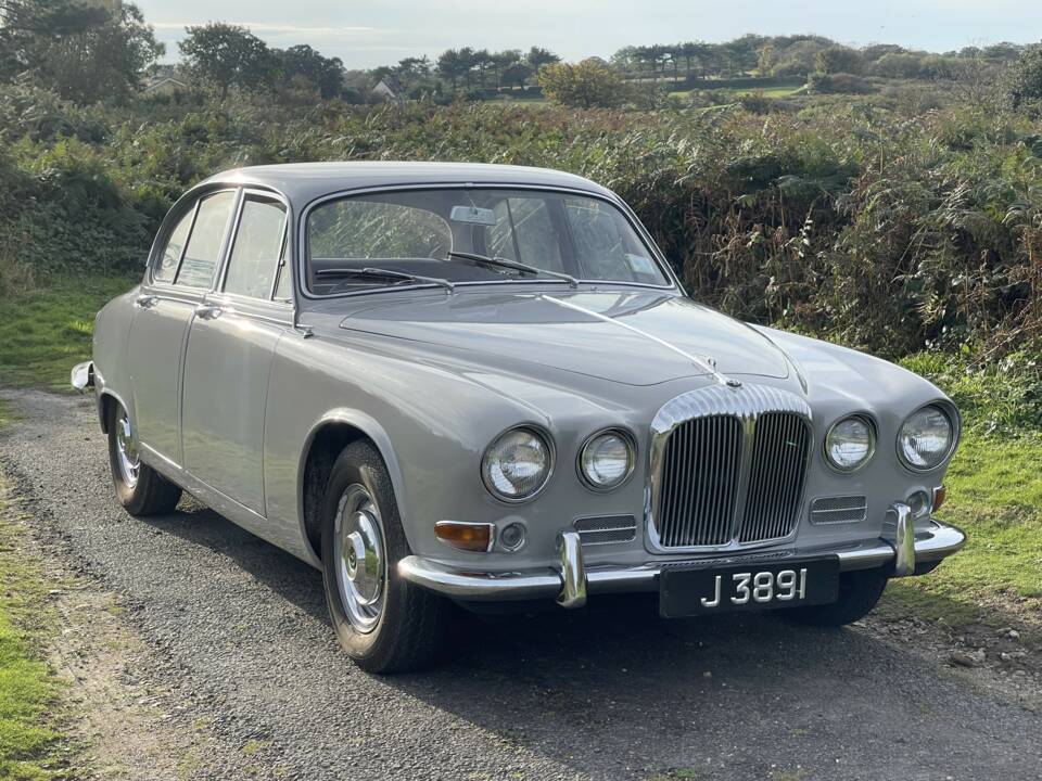 Image 1/12 de Daimler Sovereign 4.2 (1969)