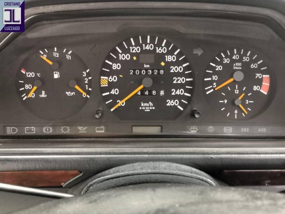 Afbeelding 33/50 van Mercedes-Benz 300 CE-24 (1992)