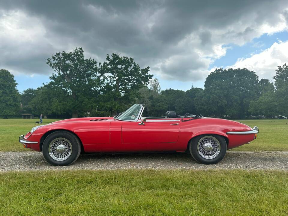 Image 10/49 of Jaguar E-Type V12 (1973)