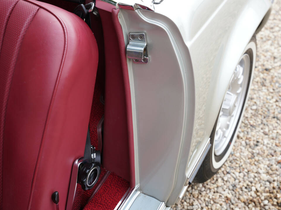 Image 37/50 of Mercedes-Benz 280 SL (1969)