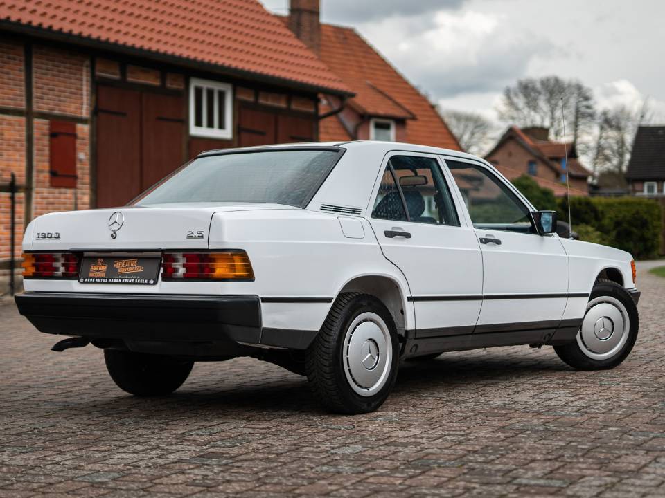 Image 13/49 de Mercedes-Benz 190 D 2.5 (1986)