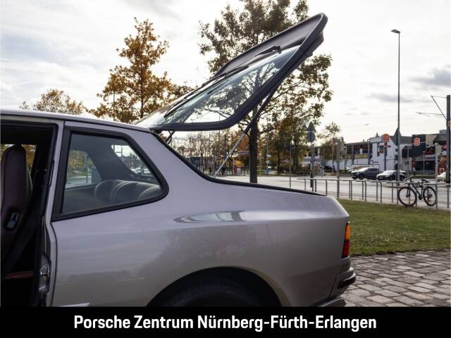 Immagine 21/39 di Porsche 944 Turbo (1988)