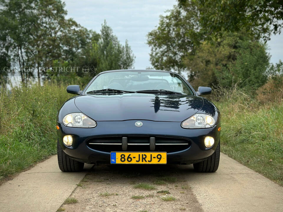 Afbeelding 3/100 van Jaguar XK8 4.0 (2000)