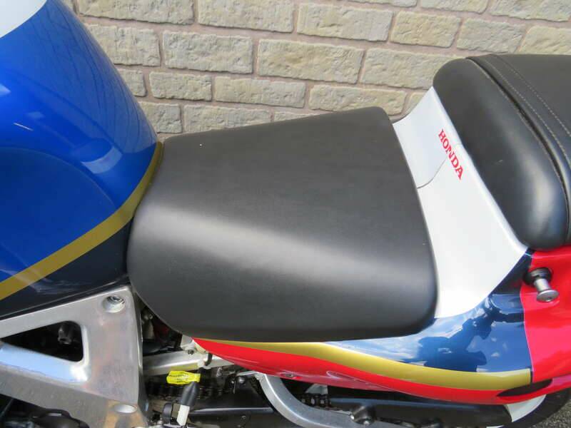 Image 19/41 de Honda CBR 900RR Fireblade (1993)