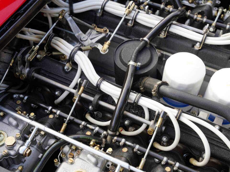 Image 23/50 de Ferrari 365 GT4 2+2 (1974)