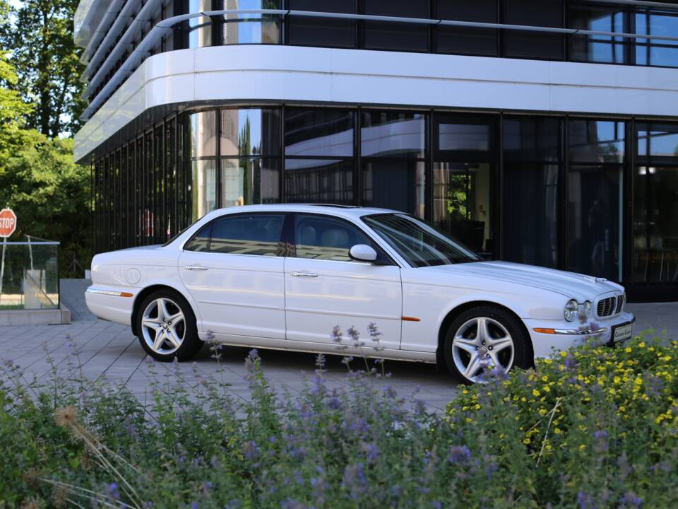 Imagen 19/77 de Jaguar XJ 8 4.2 (2005)