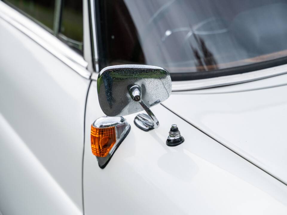 Image 11/35 of Mercedes-Benz 190 c (1965)